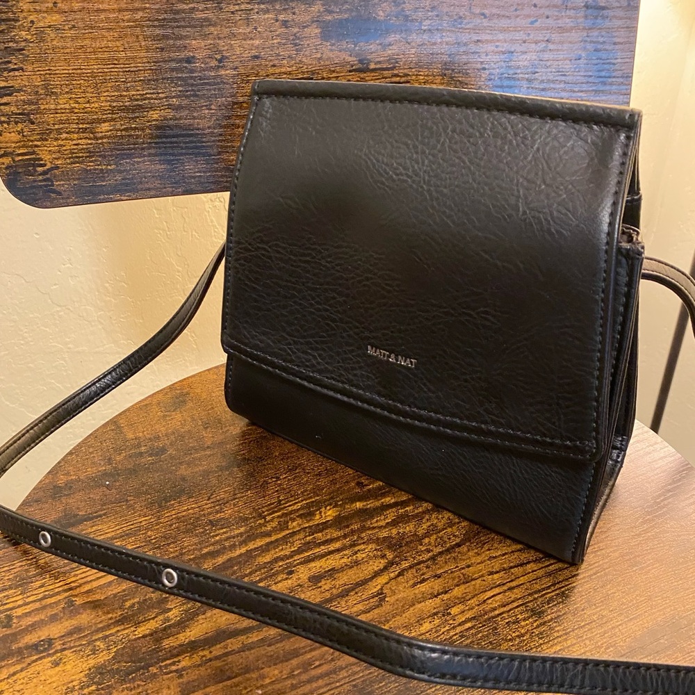 MATT & NAT ERICA VEGAN CROSSBODY BAG-PURITY
GUC